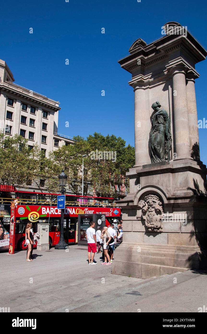 Bushaltestelle für die Bushaltestelle „Bus Touristic“, Plaza Cataluña, Barcelona, Spanien Stockfoto