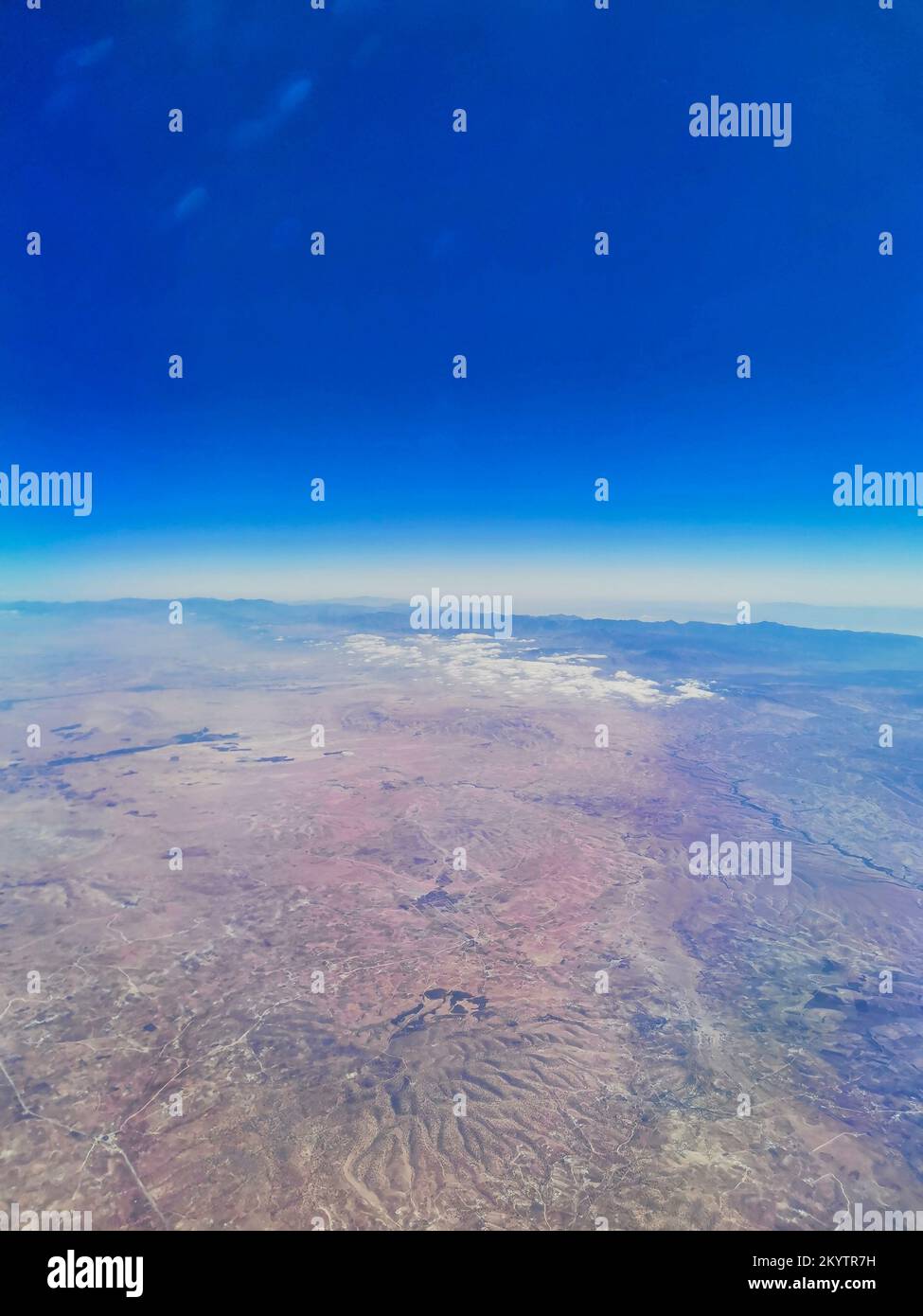 Luftbild über der Wüste in Ounagha, Marrakesch-Safi, Marokko Stockfoto