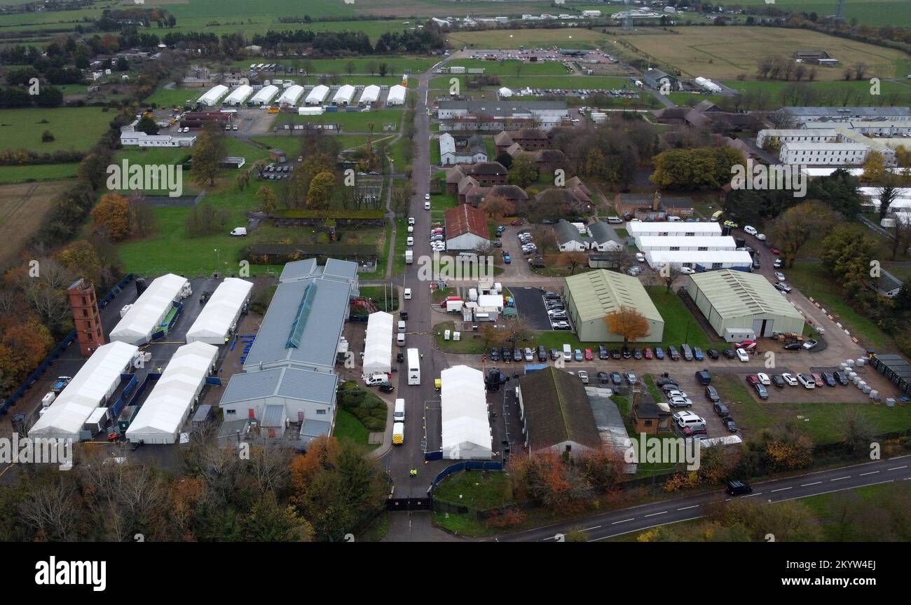 Blick auf die Kurzzeit-Haft-Station Manston im ehemaligen Ausbildungszentrum für Feuerwehr in Thanet, Kent. Foto: Freitag, 2. Dezember 2022. Stockfoto