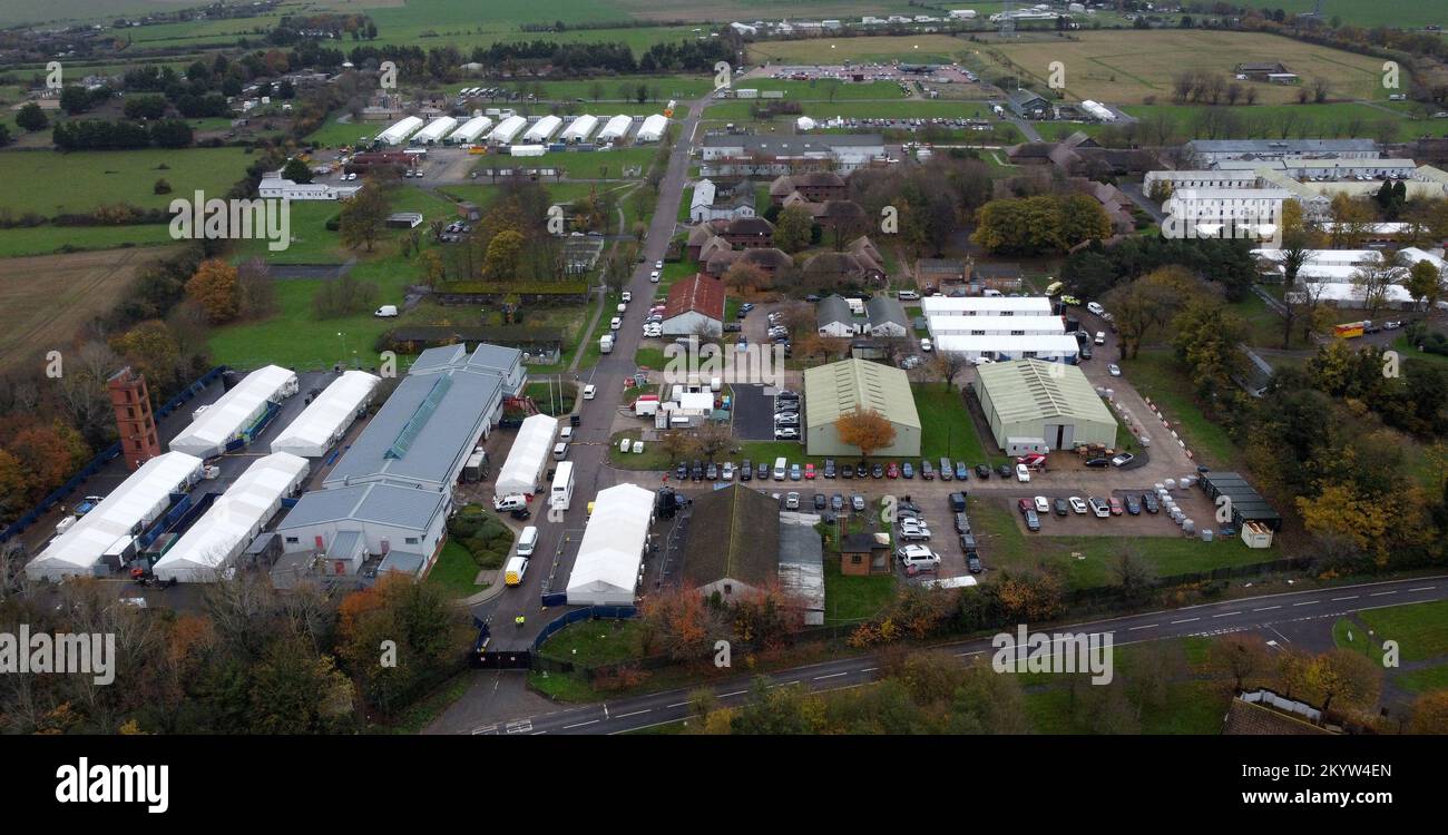 Blick auf die Kurzzeit-Haft-Station Manston im ehemaligen Ausbildungszentrum für Feuerwehr in Thanet, Kent. Foto: Freitag, 2. Dezember 2022. Stockfoto