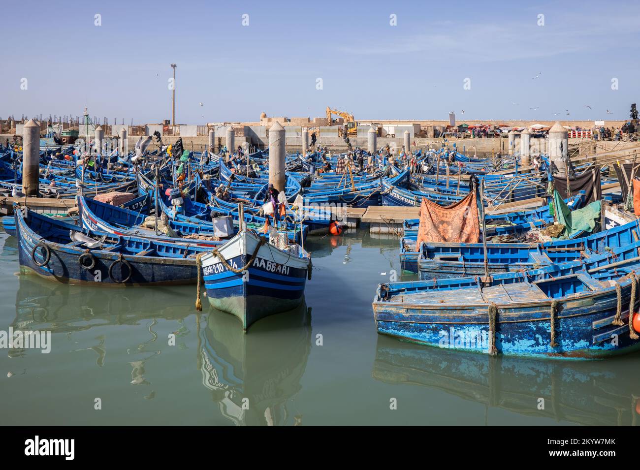 Blaue Fischerboote in der Hafenstadt essaouira an der atlantikküste marokkos Stockfoto