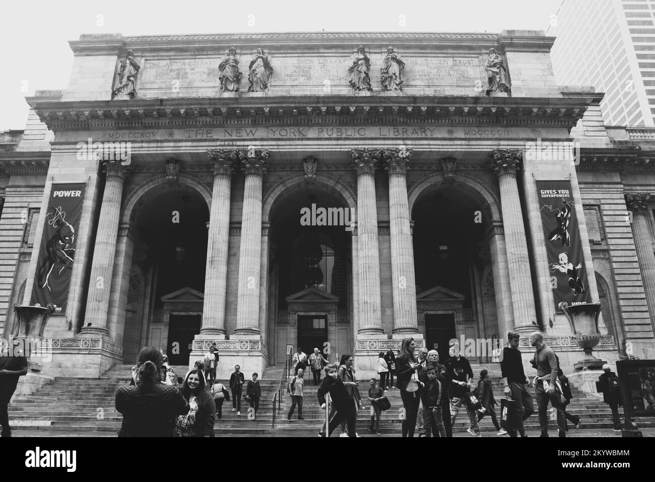 Die öffentliche Bibliothek von New York an einem Herbsttag. Stockfoto