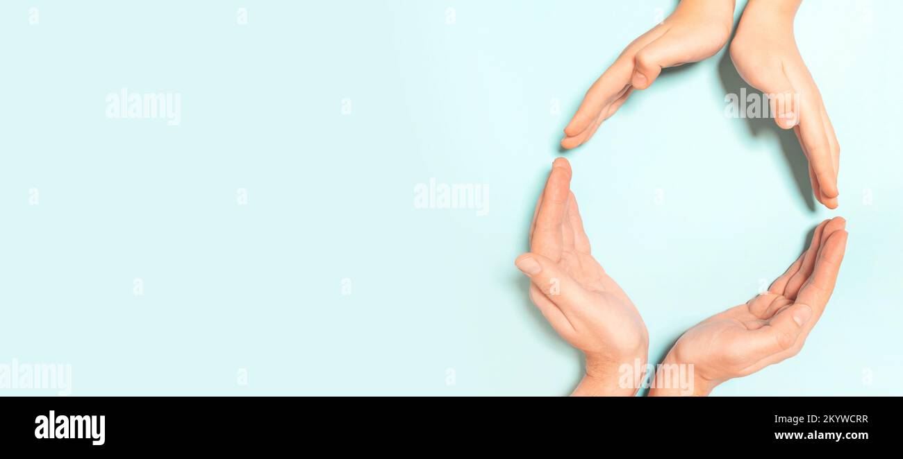 Familienpflegekonzept mit Händen, Draufsicht Hintergrund Stockfoto