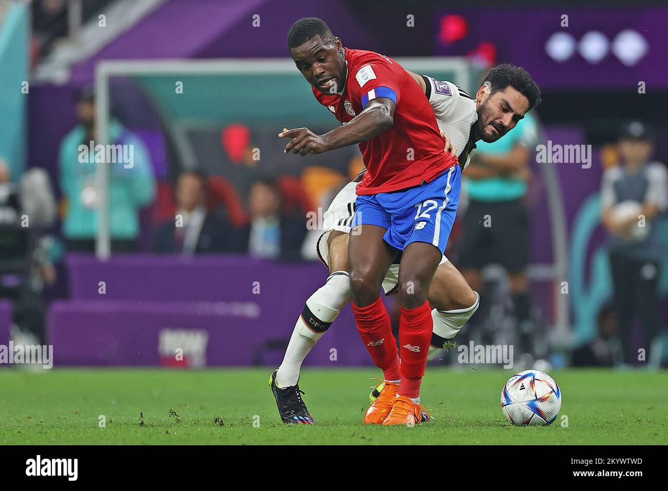 Doha, Katar. 01.. Dezember 2022. Joel Campbell da Costa Rica disputa o Lance com Ilkay Gundogan da Alemanha, durante a partida entre Costa Rica e Alemanha, pela 3ª rodada do Grupo E da Copa do Mundo FIFA Qatar 2022, Estádio Al Bayt nesta quinta-feira 01./PRESSINPHOTO/SIPA Live USA Credit/USA Stockfoto