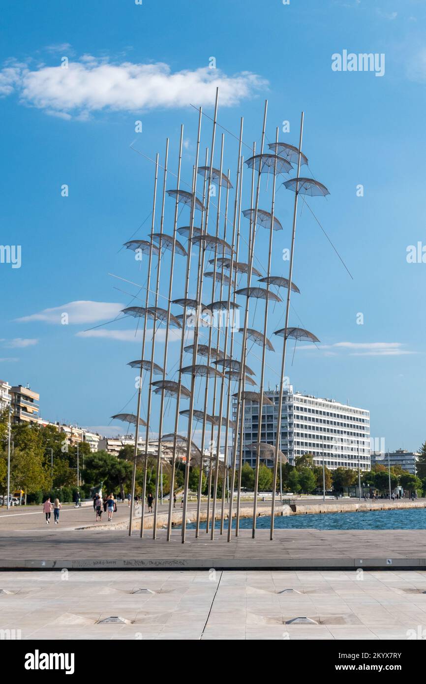 Thessaloniki, Griechenland - 29. September 2022: Die Schirme von Zongolopoulos. Stockfoto