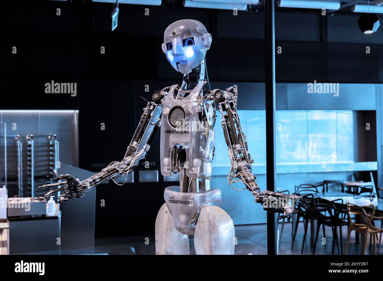 RoboThespian Engineered Arts Moderne humanoide Roboter-Nahaufnahme, zeigt menschliches Entertainment-Roboter-Konzept, niemand. Robotik-Technik-Ausstellung, Ausstellung Stockfoto