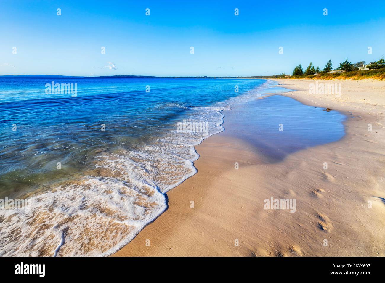 Weißer Sand am Callala Beach Hyams Beach an der Jervis Bay der Pazifikküste in Australien. Stockfoto