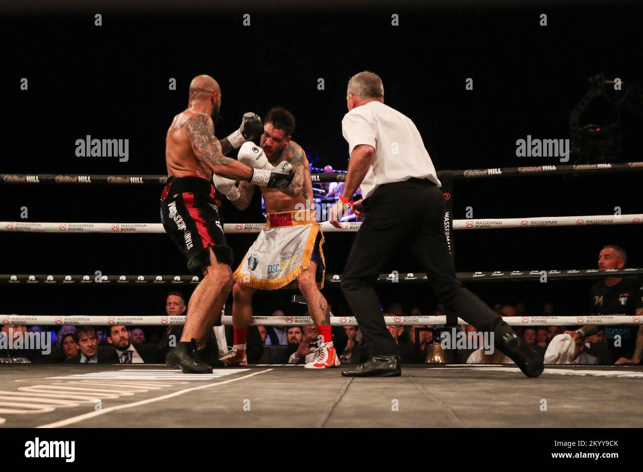Newcastle, Großbritannien. 02.. Dezember 2022. Lyndon Arthur besiegt Joel McIntyre bei der British Super-Welterweight Championship: Troy Williamson vs Josh Kelly in utilita Arena, Newcastle Upon Tyne, Großbritannien, 2.. Dezember 2022 ( Kredit: Dan Cooke/Alamy Live News Stockfoto