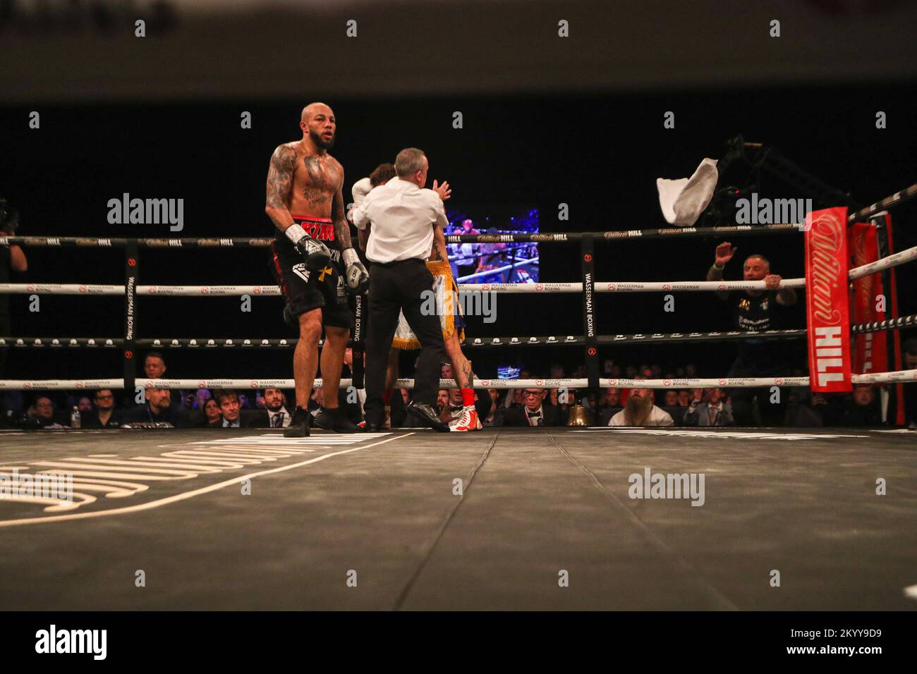 Newcastle, Großbritannien. 02.. Dezember 2022. Lyndon Arthur besiegt Joel McIntyre bei der British Super-Welterweight Championship: Troy Williamson vs Josh Kelly in utilita Arena, Newcastle Upon Tyne, Großbritannien, 2.. Dezember 2022 ( Kredit: Dan Cooke/Alamy Live News Stockfoto