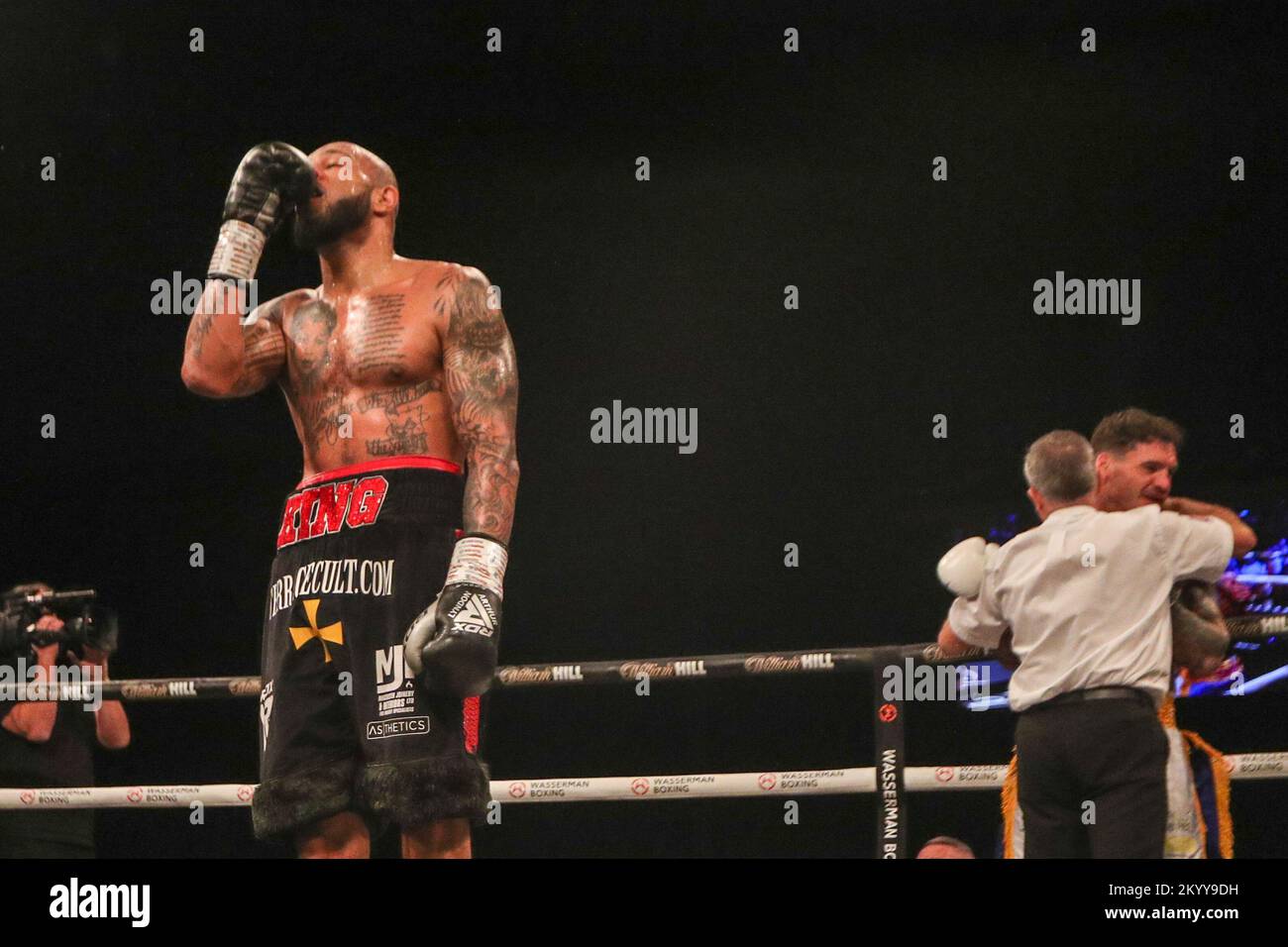 Newcastle, Großbritannien. 02.. Dezember 2022. Lyndon Arthur besiegt Joel McIntyre bei der British Super-Welterweight Championship: Troy Williamson vs Josh Kelly in utilita Arena, Newcastle Upon Tyne, Großbritannien, 2.. Dezember 2022 ( Kredit: Dan Cooke/Alamy Live News Stockfoto