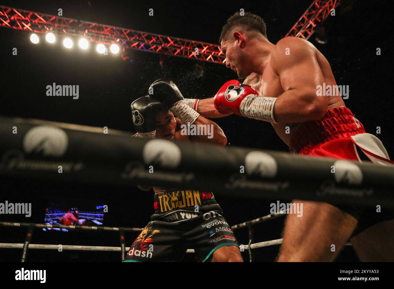 Newcastle, Großbritannien. 02.. Dezember 2022. Josh Kelly besiegt Troy Williamson bei der British Super-Welterweight Championship: Troy Williamson vs Josh Kelly in utilita Arena, Newcastle Upon Tyne, Großbritannien, 2.. Dezember 2022 ( Kredit: Dan Cooke/Alamy Live News Stockfoto