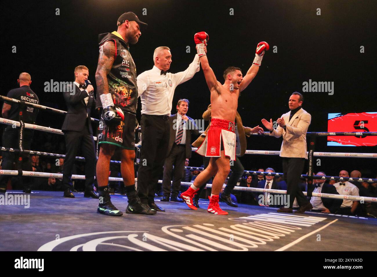 Newcastle, Großbritannien. 02.. Dezember 2022. Josh Kelly besiegt Troy Williamson bei der British Super-Welterweight Championship: Troy Williamson vs Josh Kelly in utilita Arena, Newcastle Upon Tyne, Großbritannien, 2.. Dezember 2022 ( Kredit: Dan Cooke/Alamy Live News Stockfoto