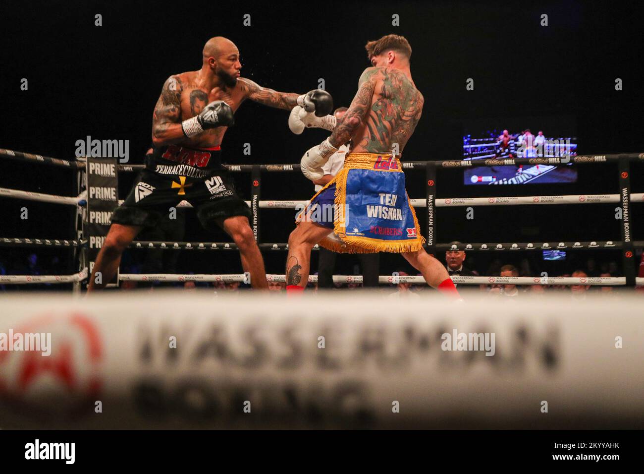 Newcastle, Großbritannien. 02.. Dezember 2022. Lyndon Arthur besiegt Joel McIntyre bei der British Super-Welterweight Championship: Troy Williamson vs Josh Kelly in utilita Arena, Newcastle Upon Tyne, Großbritannien, 2.. Dezember 2022 ( Kredit: Dan Cooke/Alamy Live News Stockfoto