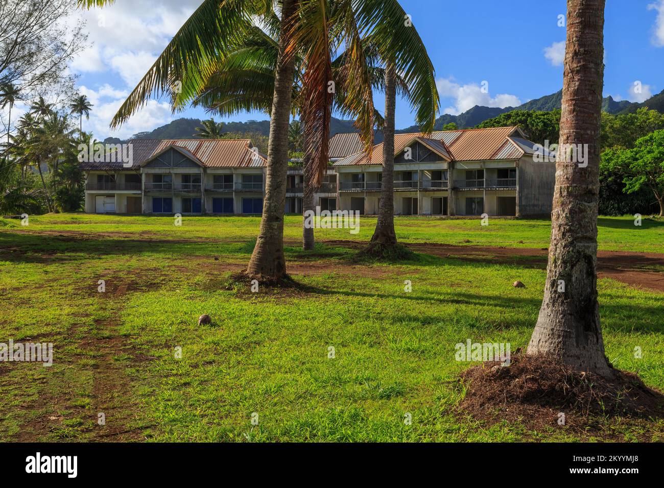 Das verlassene Sheraton Hotel auf der tropischen Insel Rarotonga, Cook Islands. Nie abgeschlossen, seit den 1990er Jahren ist es verfallen Stockfoto