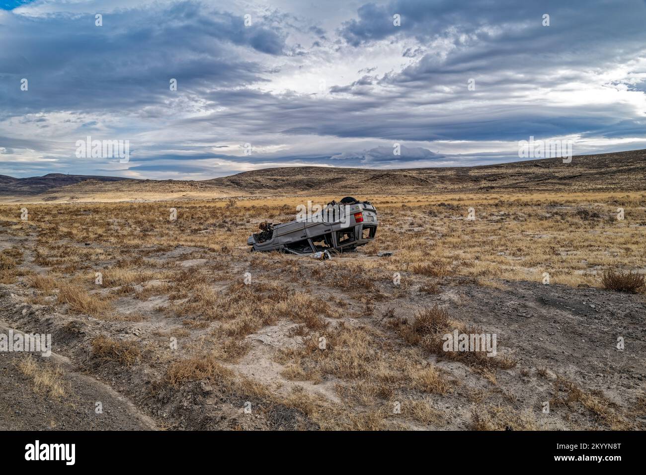 Ein umgestürzter Jeep-SUV in der Wüste bei Zenobia, Nevada, USA Stockfoto