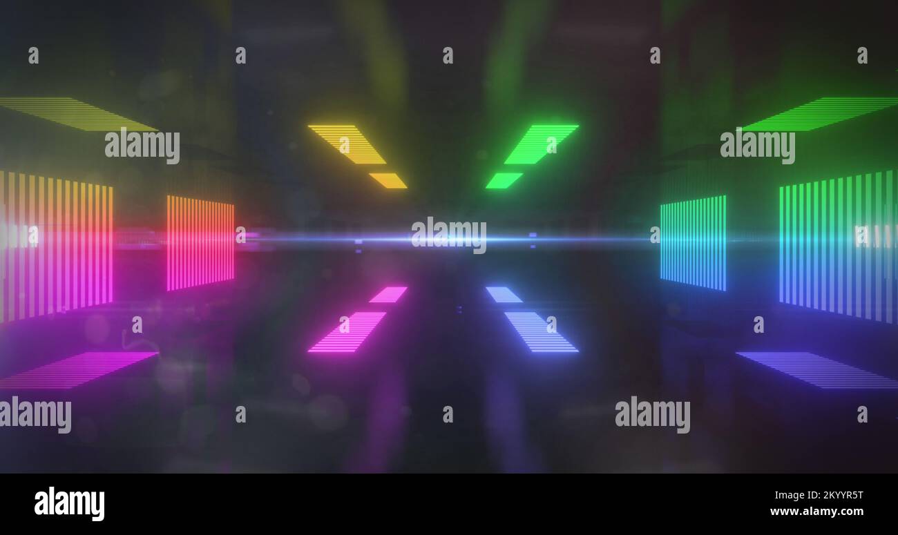 QR-Code-Scanner über dem Daumen scannen gegen glühenden Tunnel Stockfoto