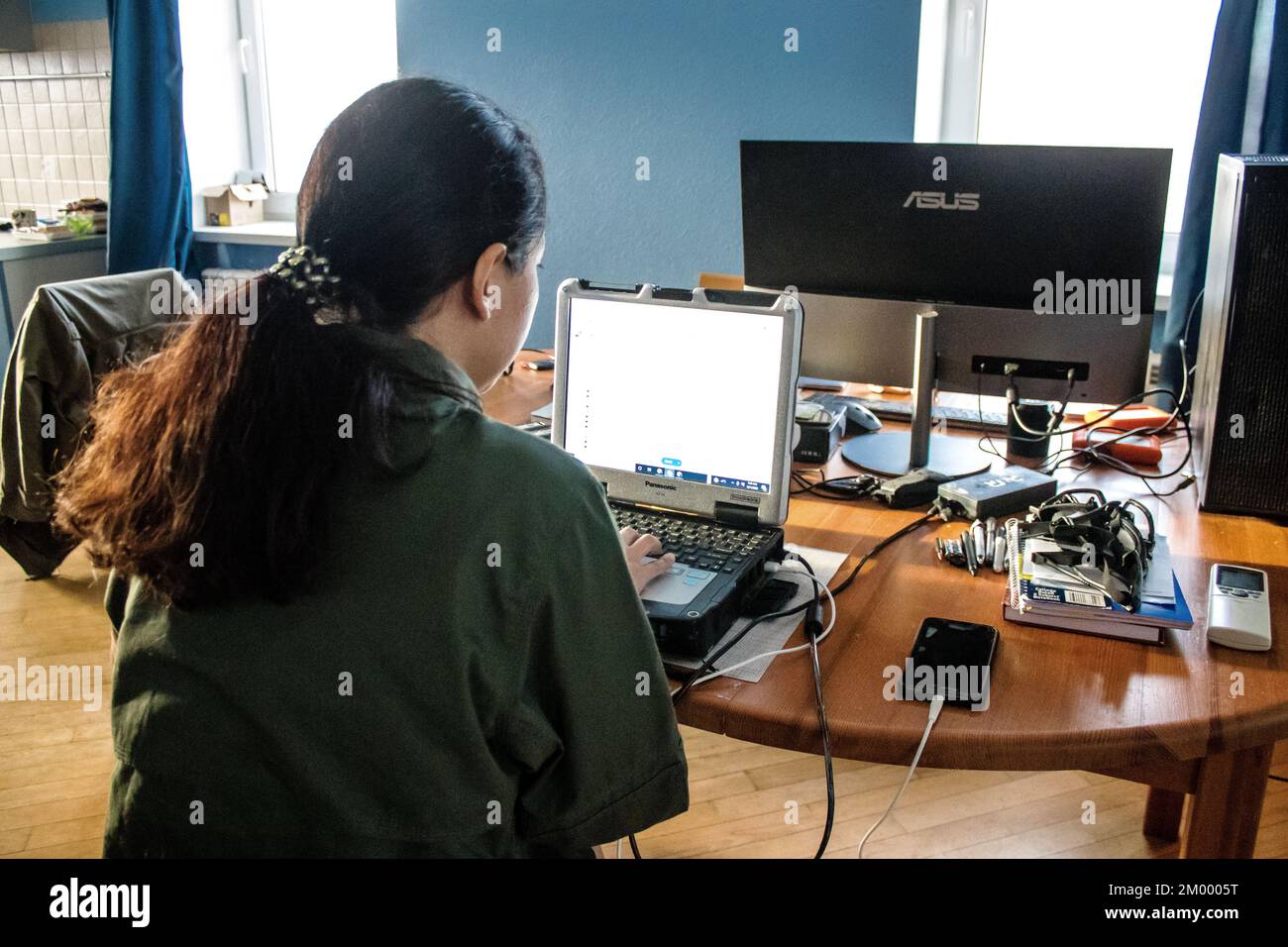 Ehrenamtliche Mitarbeiterin in Kiew im Büro von Sons of Liberty International (SONS of Liberty International), dem ersten Sicherheitsunternehmen, das kostenlose Sicherheit bietet Stockfoto