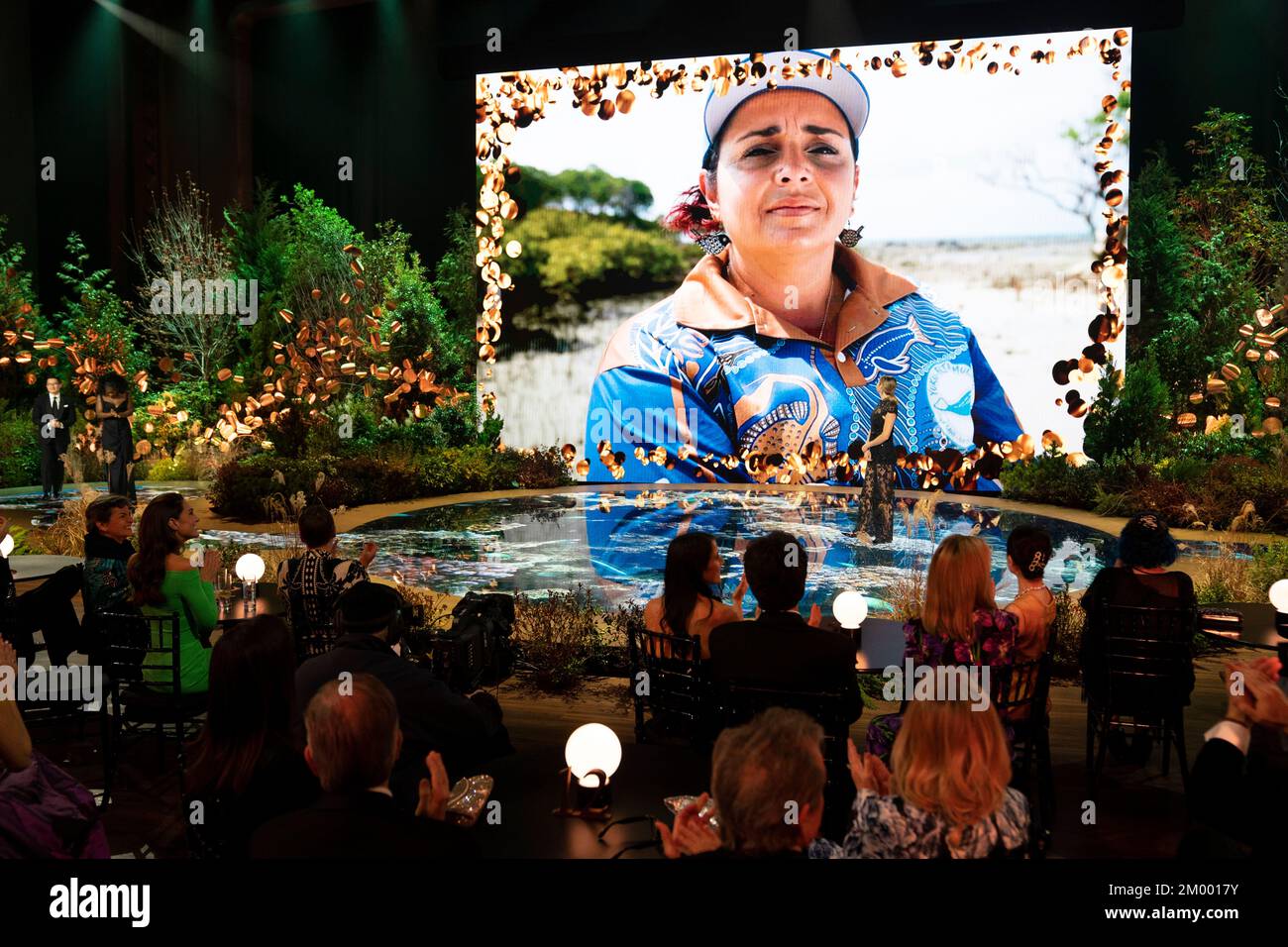 Indigene Frauen des Great Barrier Reef aus Australien gewinnen einen Preis in der Kategorie Revive our Oceans während der zweiten jährlichen Preisverleihung der Earthshot Prize in der MGM Music Hall in Fenway, Boston, Massachusetts, bei der die 2022 Gewinner enthüllt werden. Foto: Freitag, 2. Dezember 2022. Stockfoto