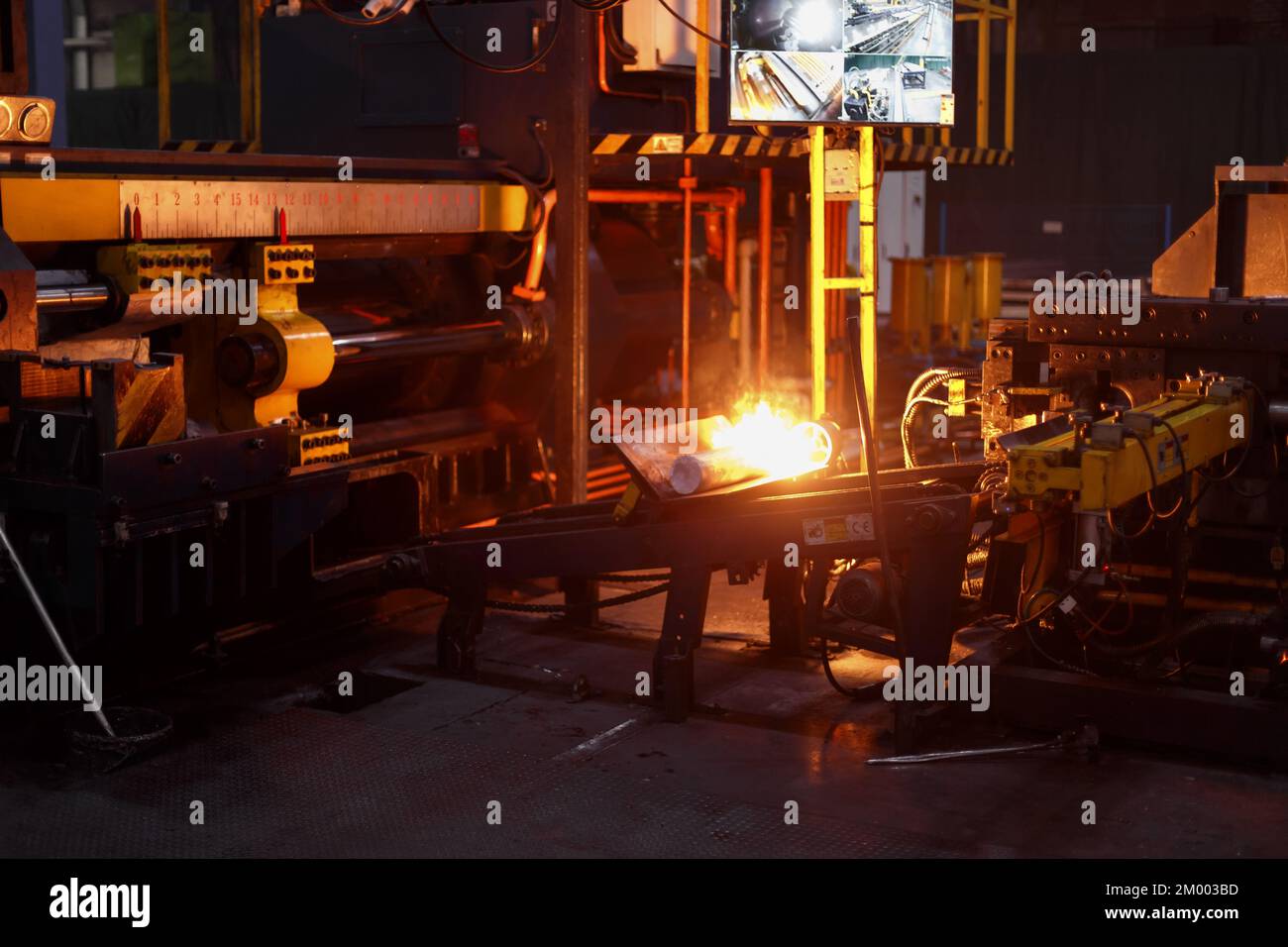 Das Innere ist moderne Ausrüstung in der Fabrik, experimentelle Ausrüstung. Arbeiten Sie mit Metall Stockfoto