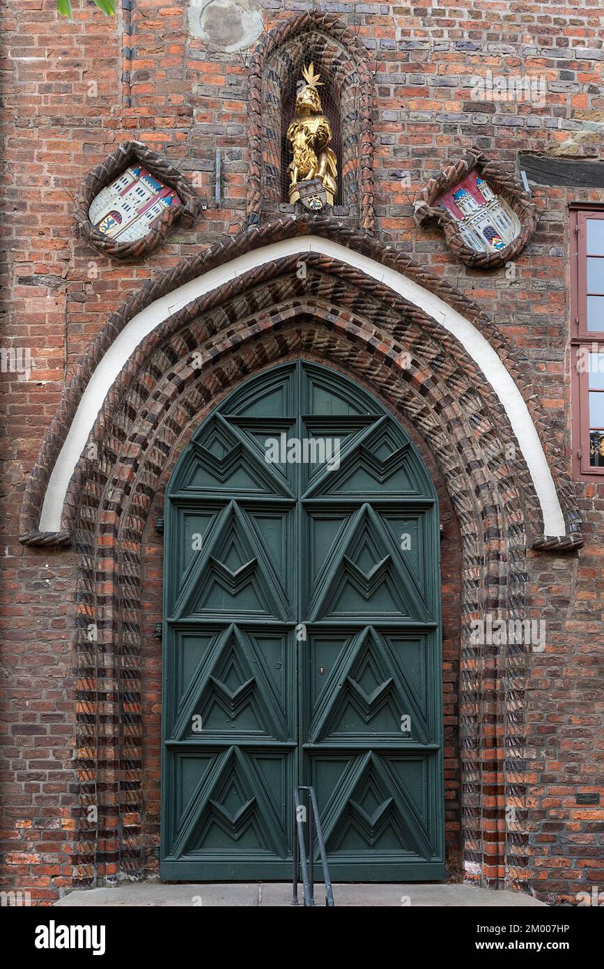 Seitenportal des historischen Rathauses, Lüneburg, Niedersachsen, Deutschland, Europa Stockfoto