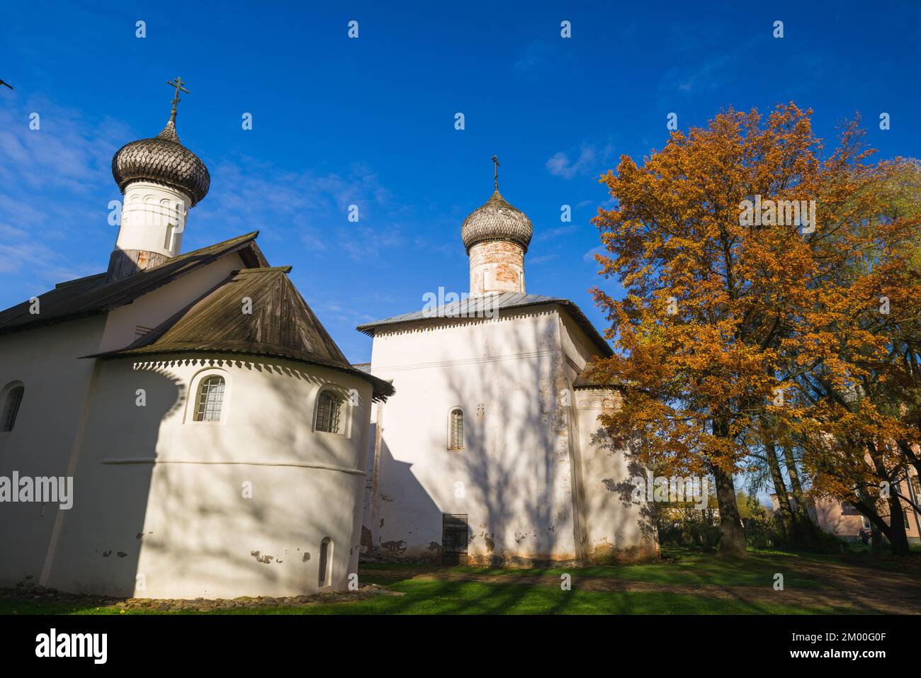 Tempel des ehemaligen Klosters Spaso-Preobrashenski (Verklärung) in Staraya Russa, Region Nowgorod, Russland Stockfoto