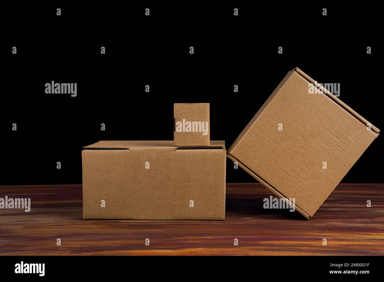 Pappkartons für E-Commerce-Stilleben Stockfoto