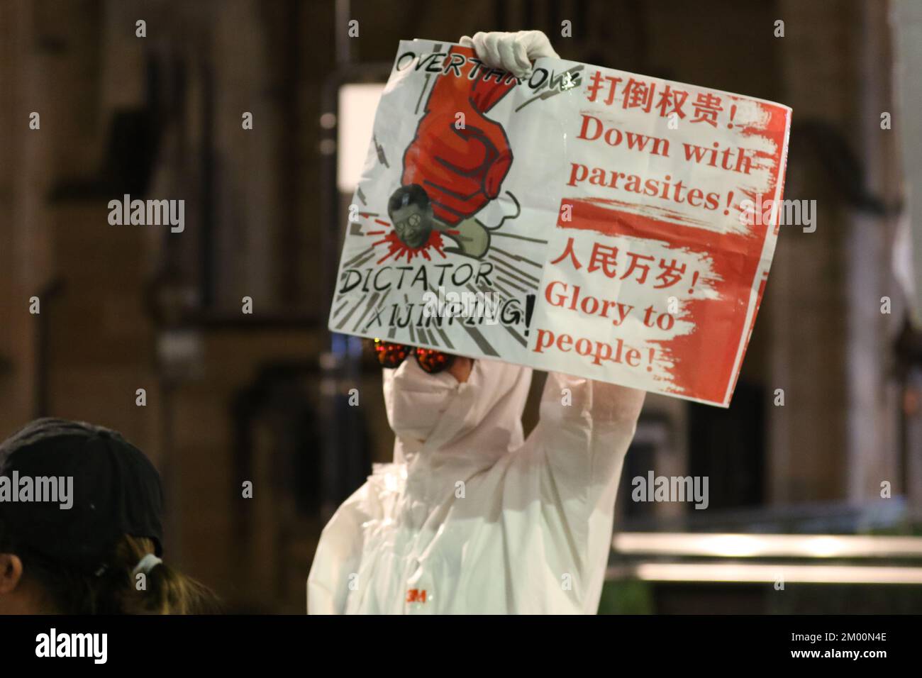 Sydney, Australien. 3.. Dezember 2022 Nach dem tödlichen Brand vom 24.. November in einem Hochhaus in der Hauptstadt von Urumqi in Xinjiang, in dem 10 Menschen ums Leben kamen, um für die Freiheit in China und gegen die Kommunistische Partei zu protestieren, versammelten sich erneut Demonstranten neben dem Rathaus von Sydney. Kredit: Richard Milnes/Alamy Live News Stockfoto