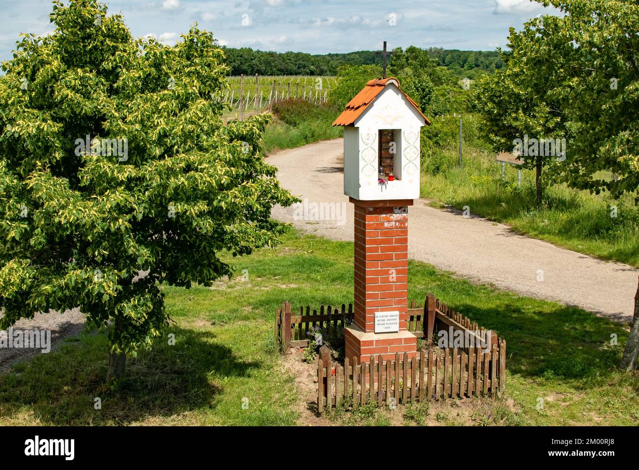 Aussichtsturm Kravi hora bei Boretice, Tschechische Republik Stockfoto