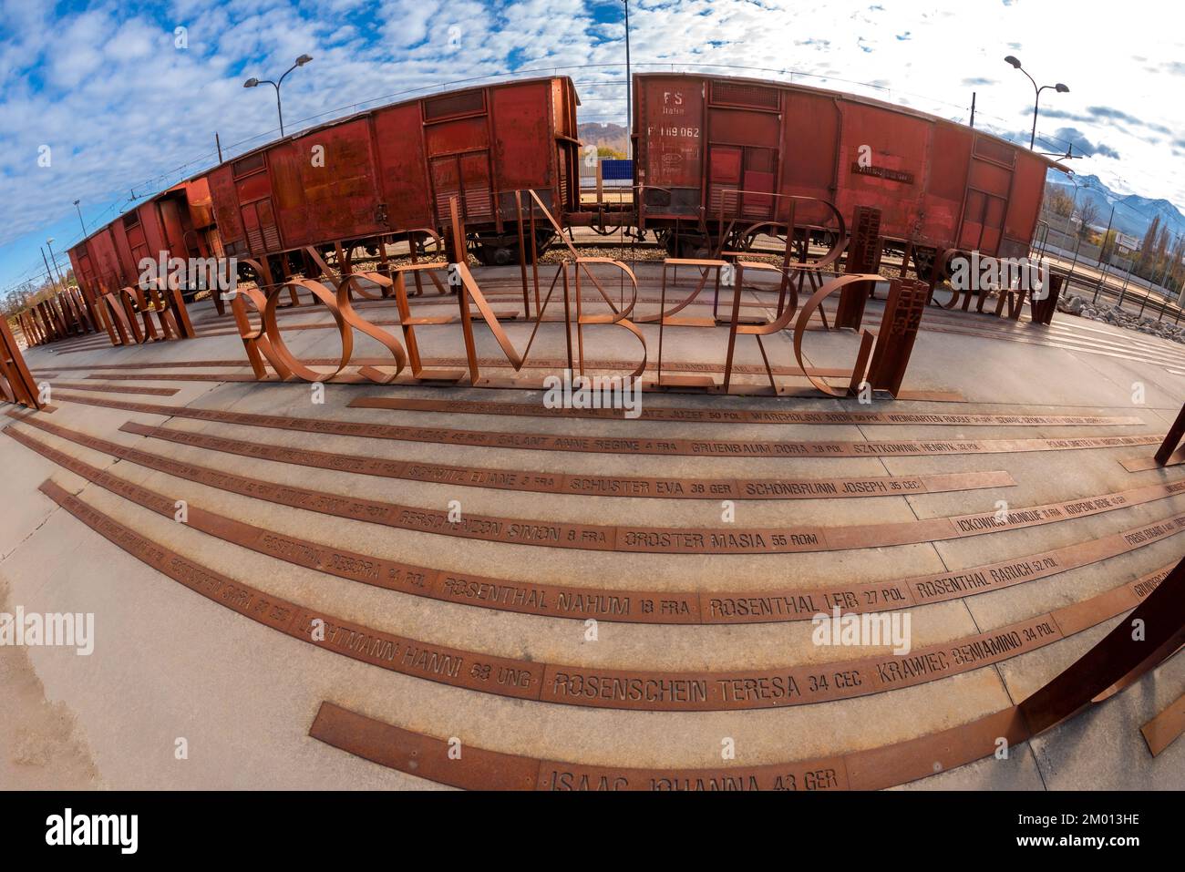 Borgo San Dalmazzo; Cuneo; Italien- Dezember 01; 2022: Gedenkstätte der Deportation im Bahnhof an dem Ort, an dem zwischen 1943 und 1944 Juden waren Stockfoto