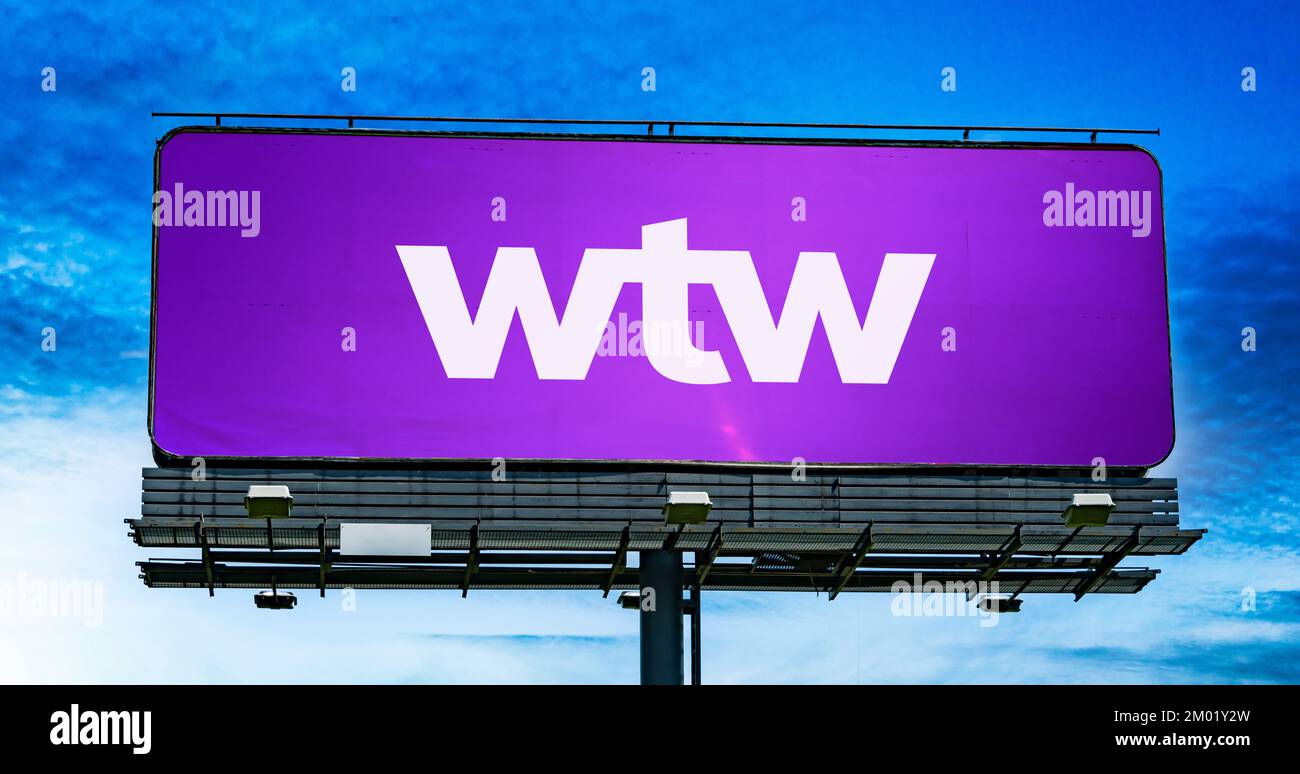 POZNAN, POL – 13. Sep. 2022: Reklametafel mit dem Logo von Willis Towers Watson, einem britisch-amerikanischen multinationalen Versicherungsberater Stockfoto