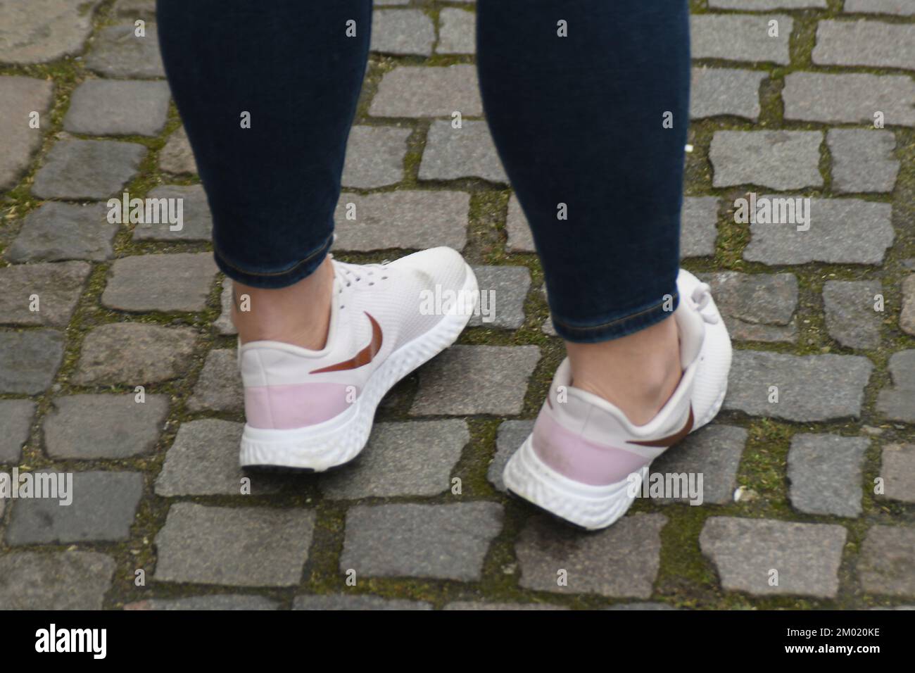 Kopenhagen/Dänemark/03. Dezember 2022/ Person trägt nike Schuh in der  dänischen Hauptstadt Kopenhagen. (Foto: Francis Dean/Dean Pictures  Stockfotografie - Alamy