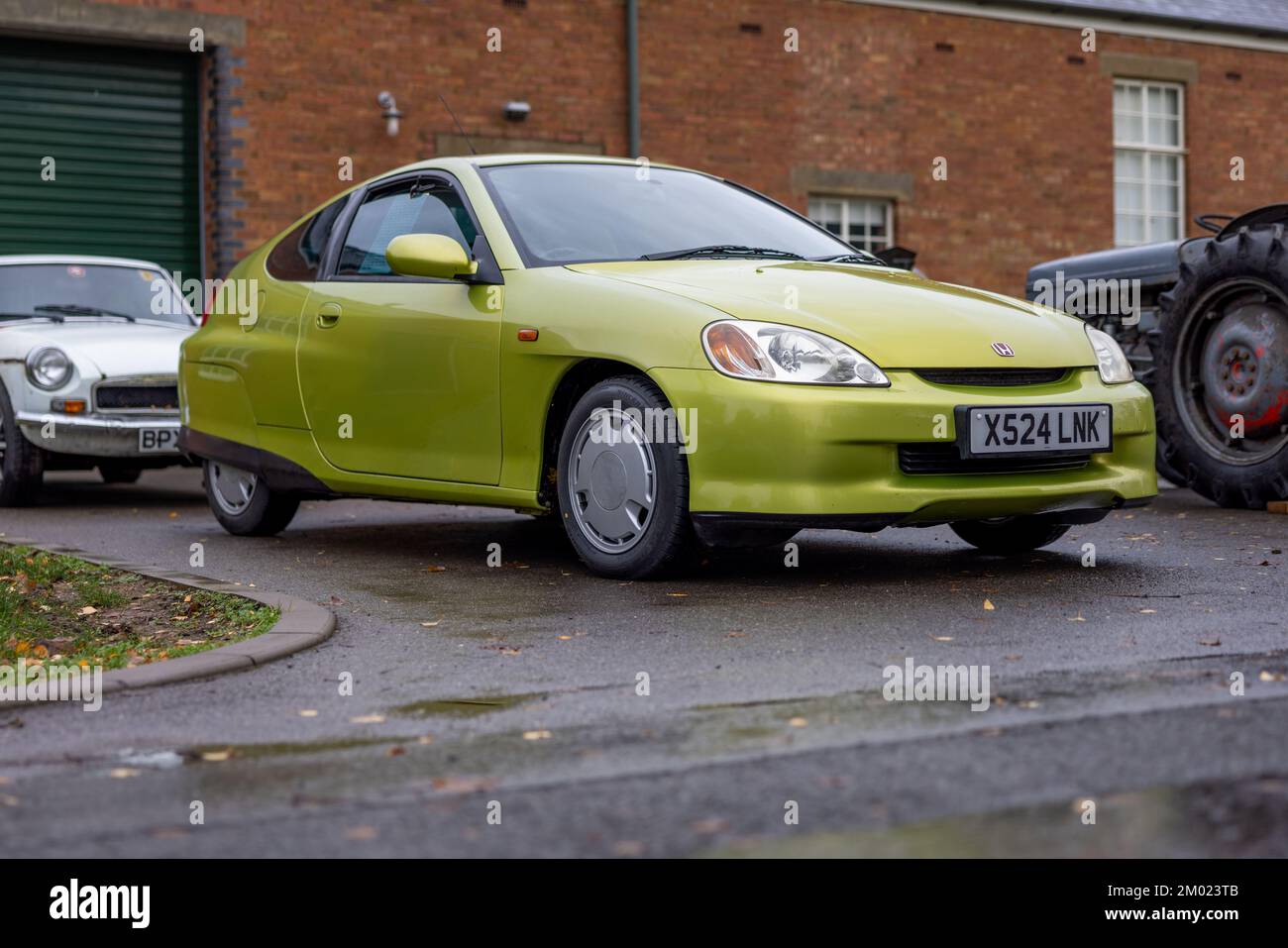 2001 Honda Insight „X524 LNK“ wird auf der Workhorse Assembly im Bicester Heritage Centre am 27.. November 2022 ausgestellt Stockfoto