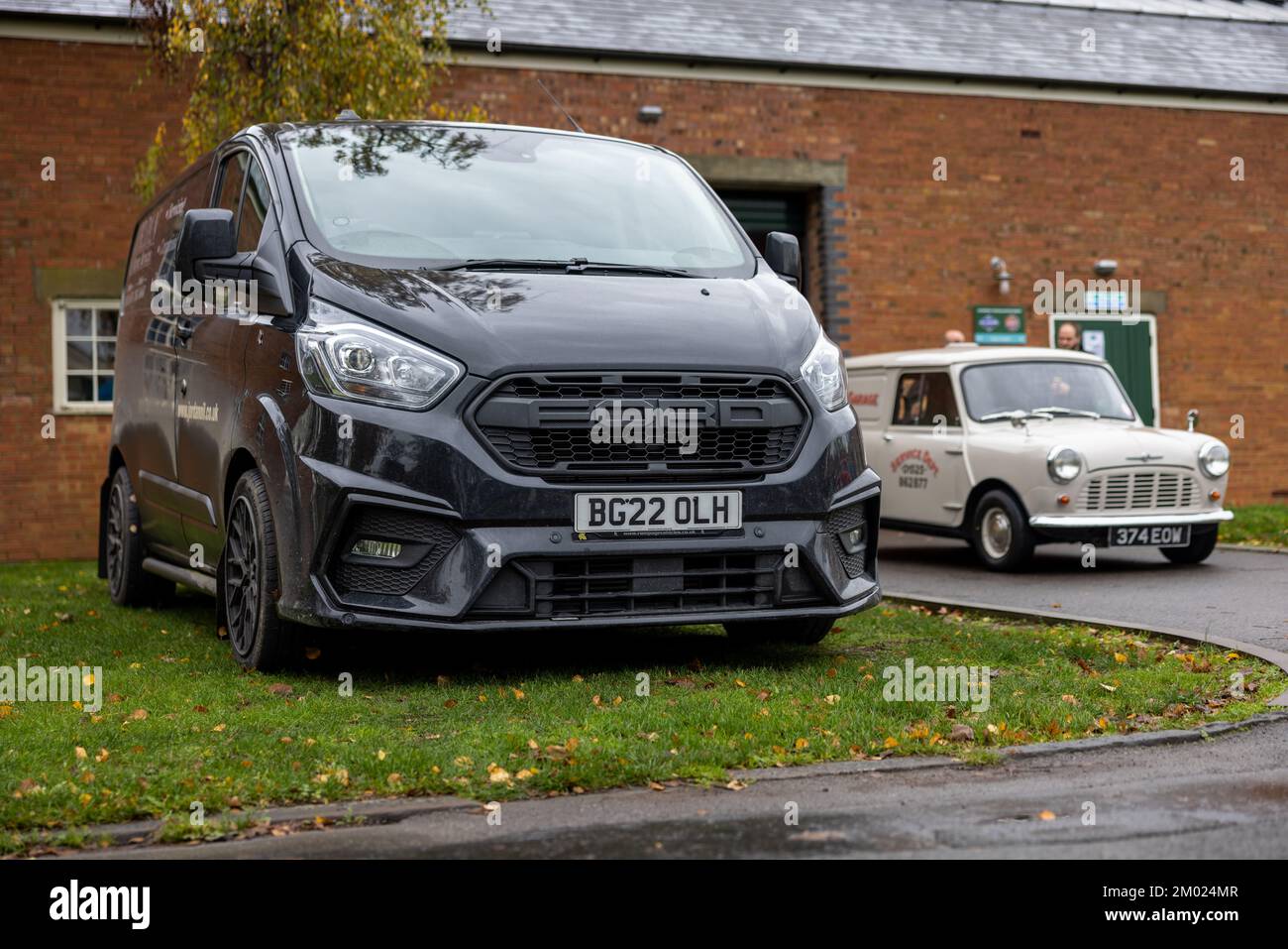 2022 Ford Transit Custom „BG22 OLH“ auf der Workhorse Assembly, die am 27.. November 2022 im Bicester Heritage Centre stattfand Stockfoto