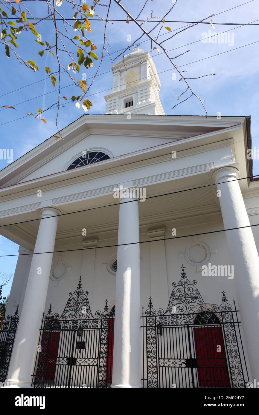 Blick auf die St. John's Lutheran Church in Charleston, South Carolina. Stockfoto