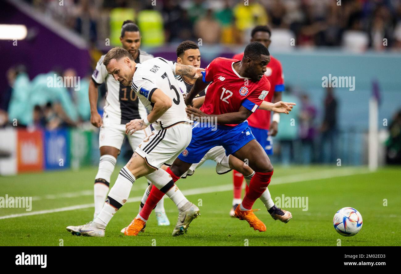 Doha, Katar. 1.. Dezember 2022. David Raum (Deutschland), Joel Campbell (Costa) Costa Rica - Deutschland Costa Rica - Deutschland Weltmeisterschaft 2022 in Katar 01. Stockfoto