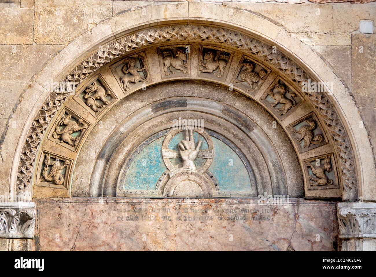 Detail der Fassade der Kathedrale, Ferrara, Italien Stockfoto
