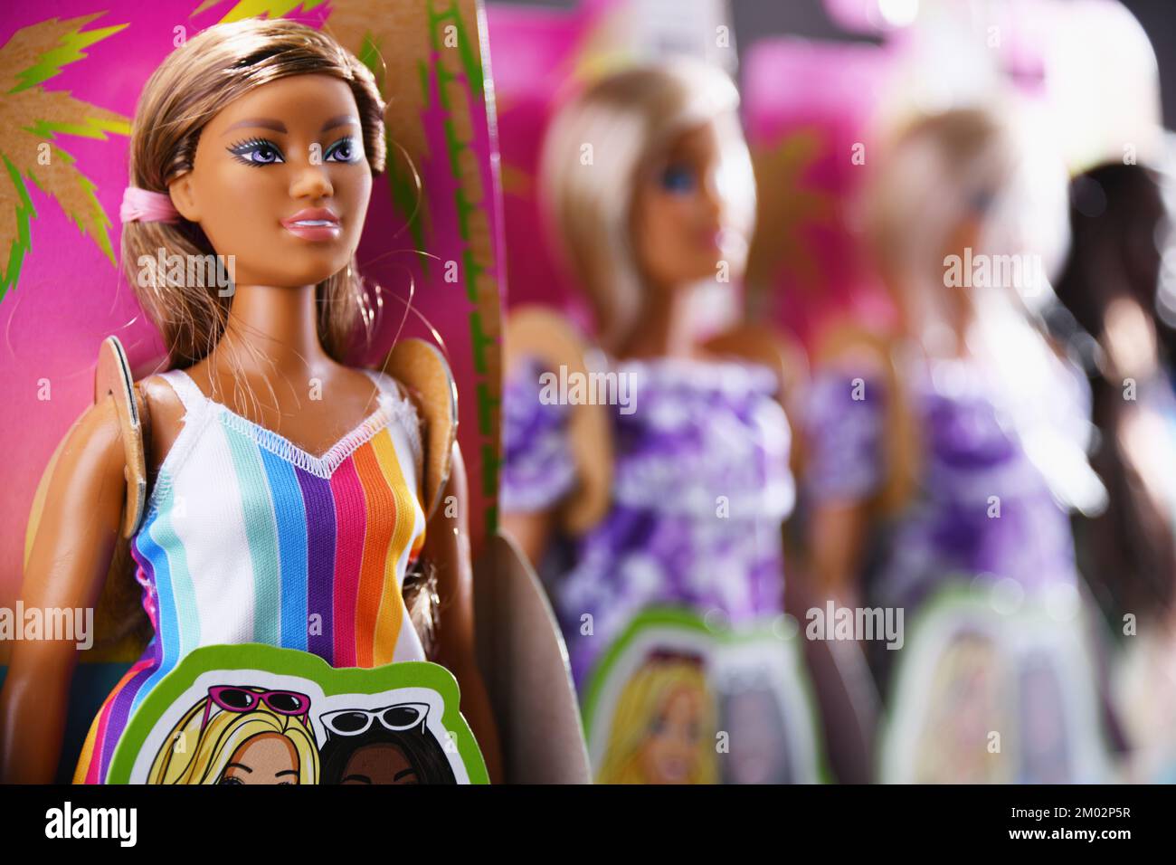 POZNAN, POL - SEP 23, 2021: Barbie Puppen der Ocean Kollektion, aus recyceltem Kunststoff Stockfoto