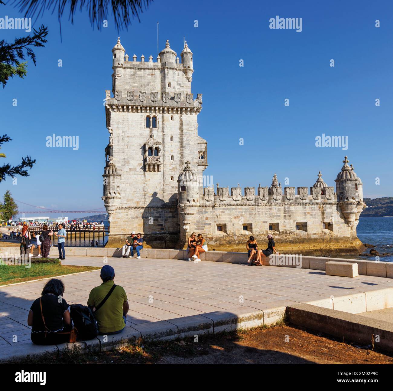 Lissabon, Portugal. Torre de Belem aus dem 16.. Jahrhundert oder Turm von Belem. Der Turm ist ein wichtiges Beispiel für die Architektur Manuelines und ein UNESCO-Weltkulturerbe Stockfoto