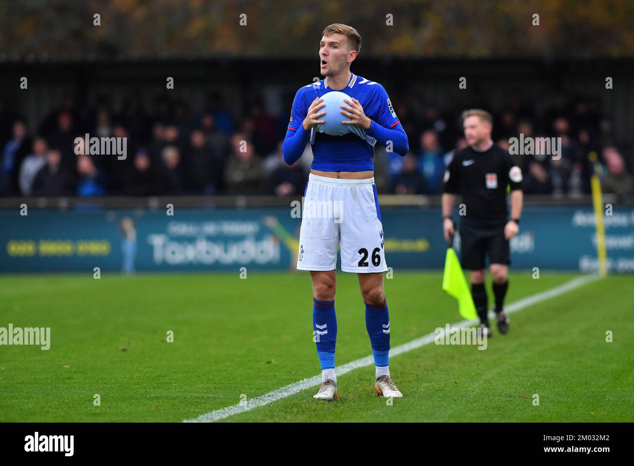 Solihull, Großbritannien. 02.. Dezember 2022. Mark Kitching von Oldham Athletic während des Spiels der Vanarama National League zwischen Solihull Moors und Oldham Athletic im Damson Park, Solihull, am Samstag, den 3.. Dezember 2022. (Kredit: Eddie Garvey | MI News) Kredit: MI News & Sport /Alamy Live News Stockfoto