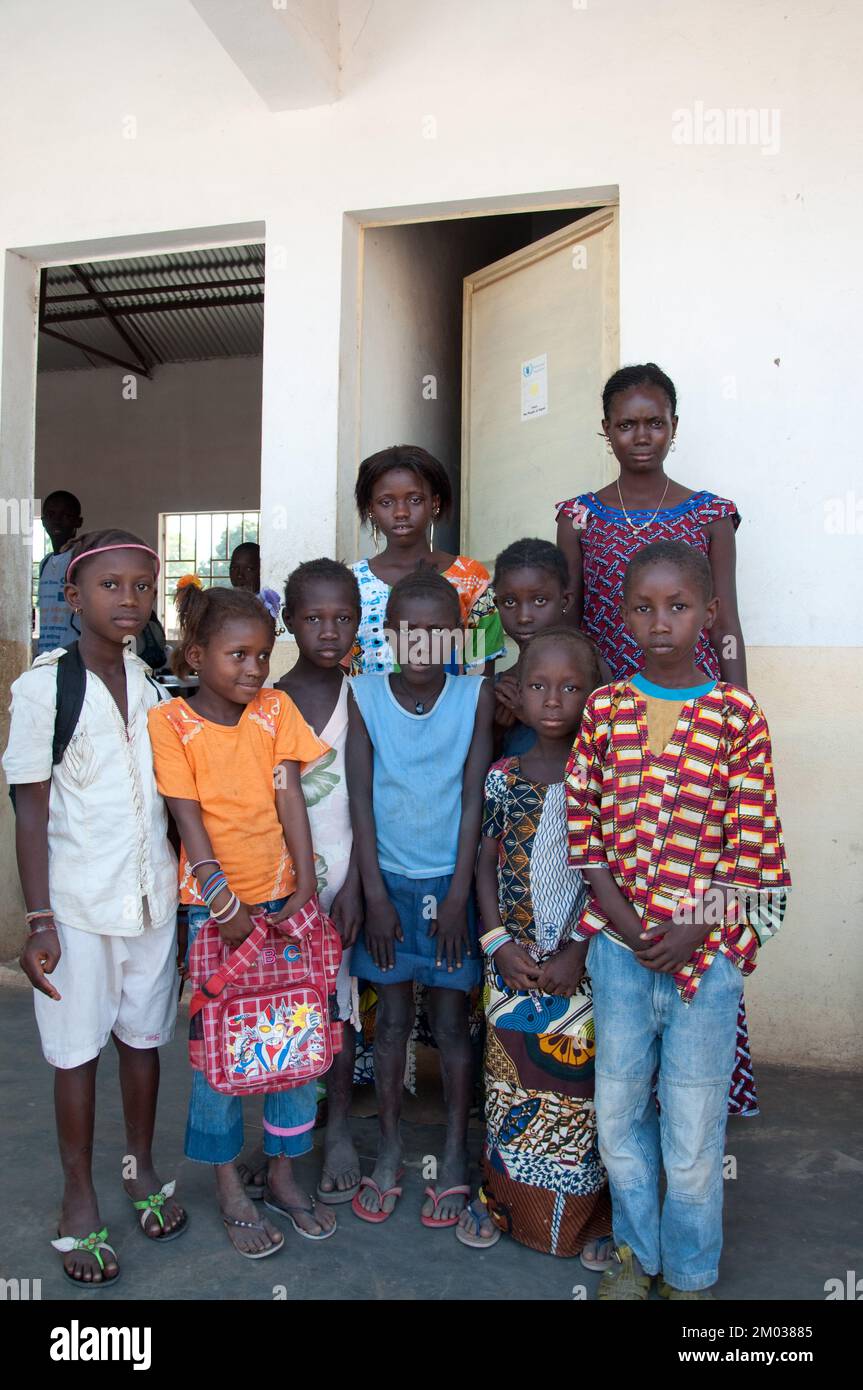 Kinder aus der Fasadje-Grundschule, Gabu, Guinea-Bissau. Stockfoto