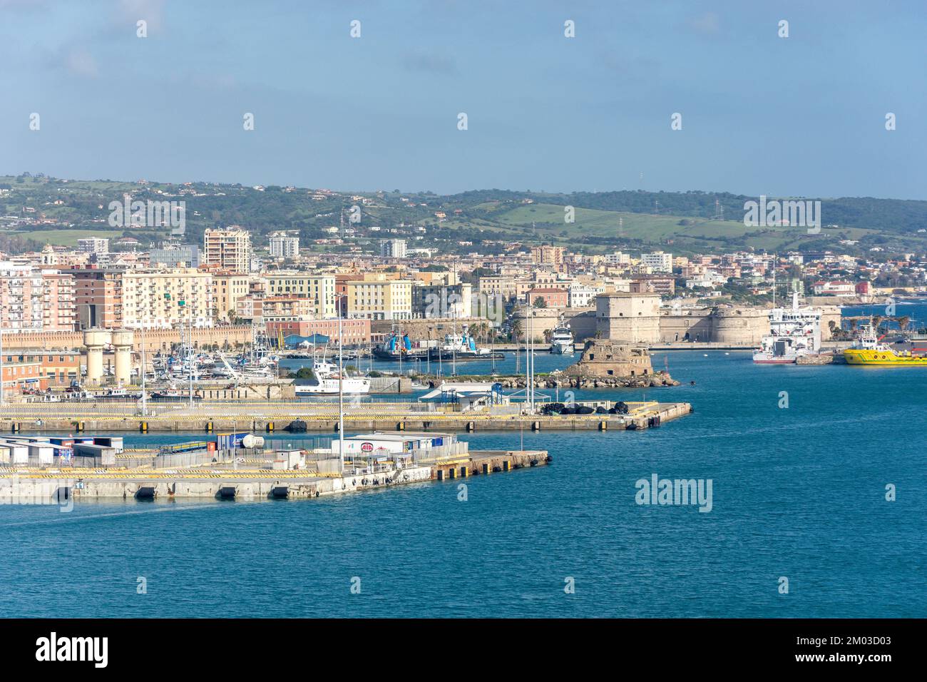 Blick auf die Stadt vom Hafen Civitavecchia, Civitavecchia, Region Latium, Italien Stockfoto