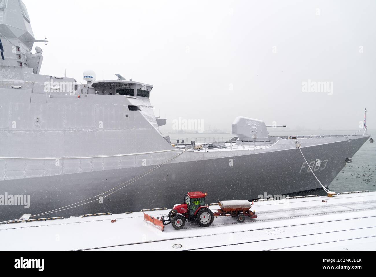 Gdynia, Polen. 3.. Dezember 2022 HNLMS Tromp F803, Dutch De Zeven Provinciën-Klasse-Fregatte der ständigen NATO Maritime Group One SNMG1 © Wojciech Strozyk / Alamy Live News Stockfoto