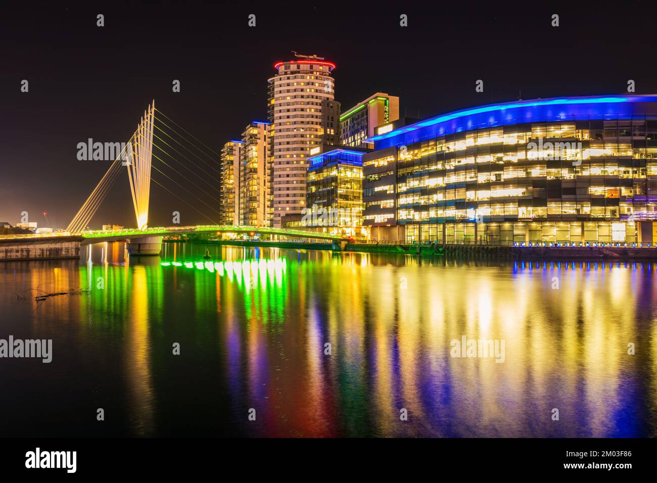 Media City Manchester in der Nacht England Stockfoto