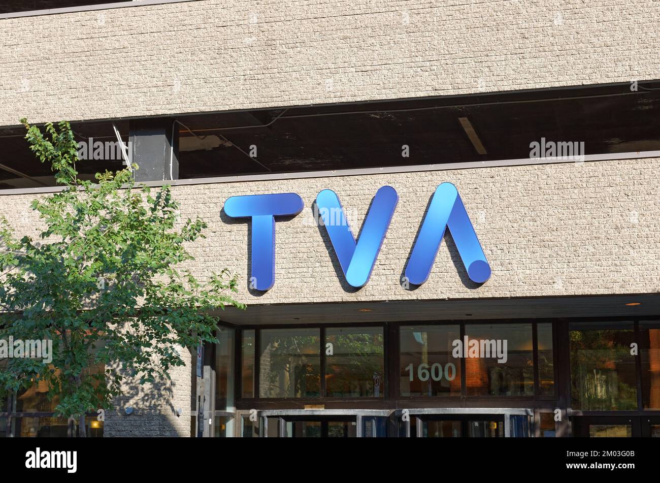 TVA TV Network Schild vor dem Gebäude auf dem De Maisonneuve Boulevard in Montreal, Quebec, Kanada. Stockfoto