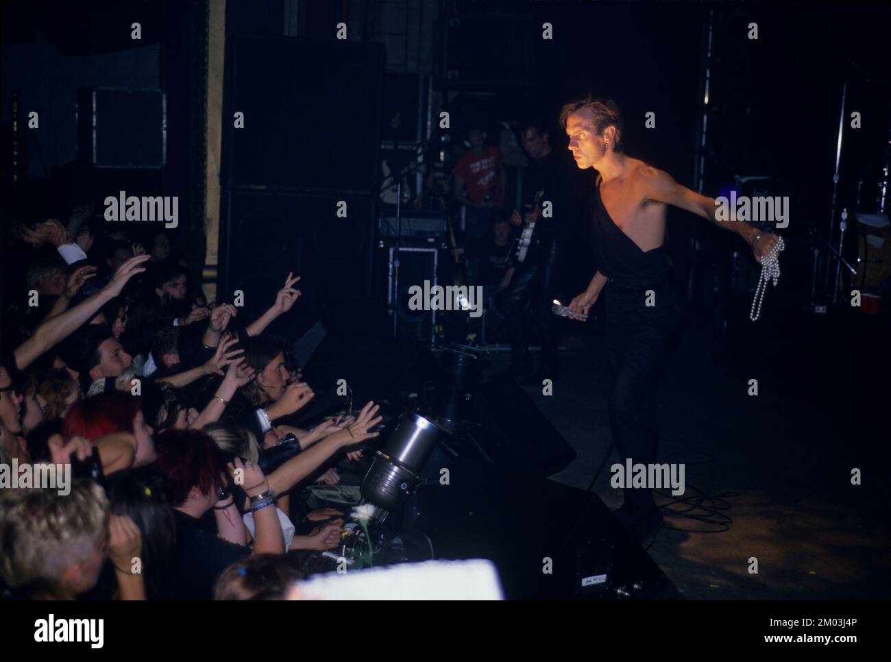 Englischer Musiker Peter Murphy tritt im Ventura Theater, Ventura CA, 1988 auf Stockfoto
