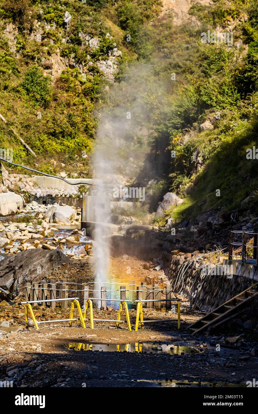 Shibu Jigokudani Fountain Geysir im Schneeaffenpark Nagano Japan am Tag Stockfoto