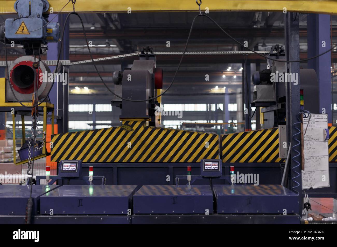 Karosserien auf der Fertigungsstraße in der Ford-Automobilfabrik. Hochwertiges Foto Stockfoto