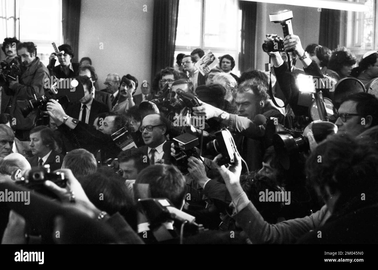 Französische Juden und deutsche Nazi-Opfer demonstrierten für die Verurteilung des ehemaligen Pariser Gestapo-Chefs Kurt Lischka vor dem Regionalgericht i. Stockfoto