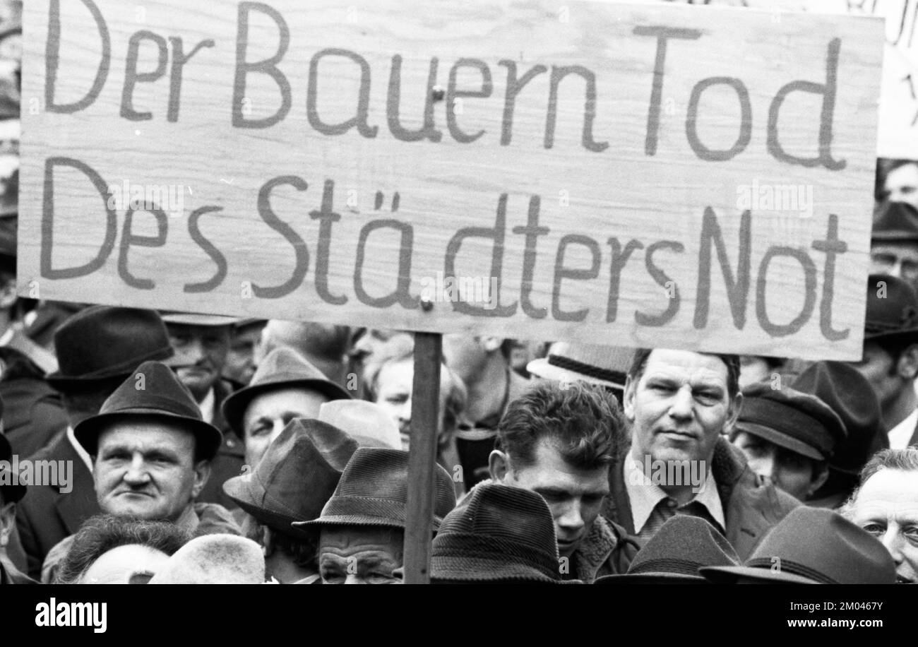 25, 000 Bauern protestieren auf Bonns Marktplatz, 27.03.1981, Deutschland, Europa Stockfoto