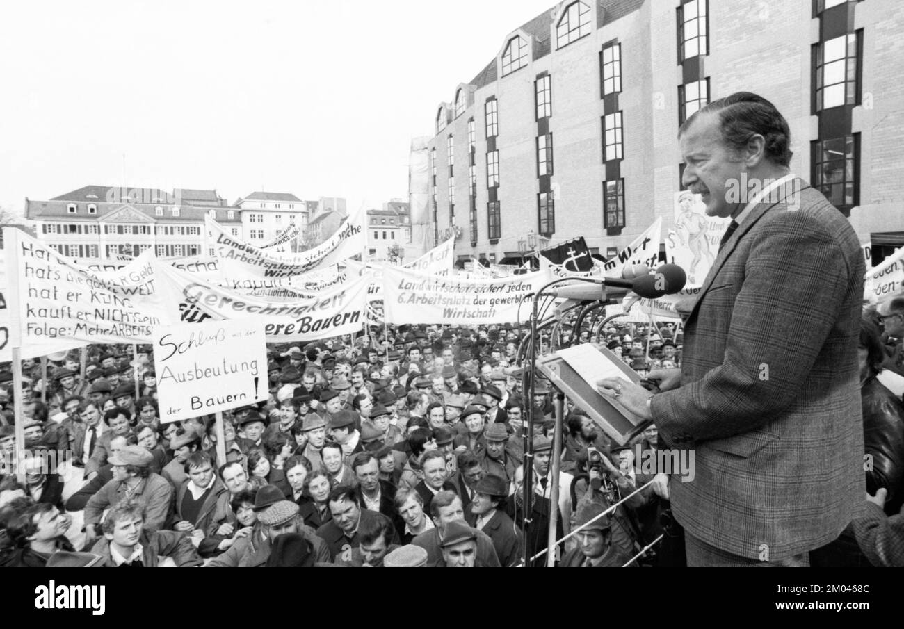 25, 000 Bauern protestieren auf dem Bonner Marktplatz, 27.03.1981.Constantin Frh. Von Heereman, Deutschland, Europa Stockfoto